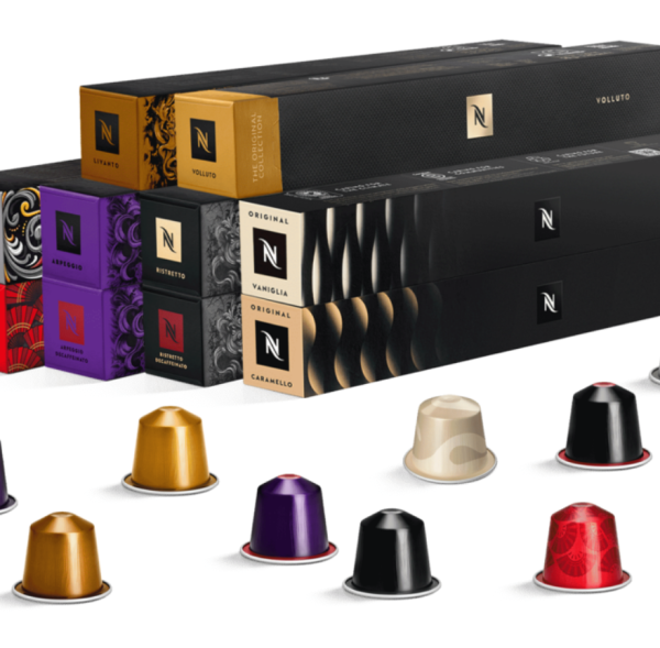Diferentes variedades de café Nespresso em cápsulas e caixas.