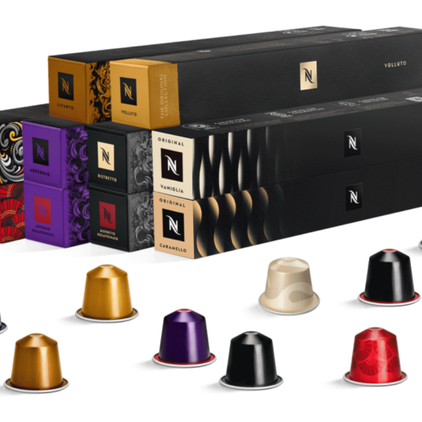 Diferentes variedades de café Nespresso em cápsulas e caixas.